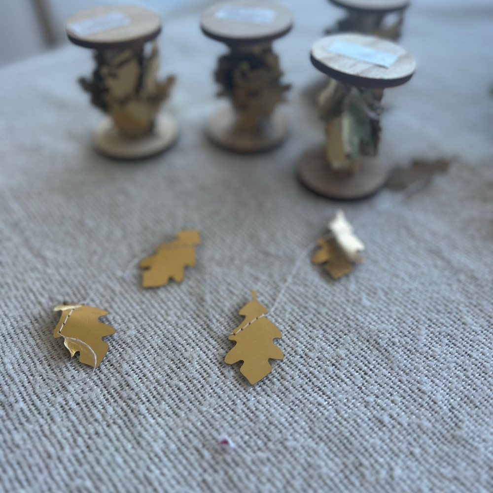 Set of 6 spools - Gold card leaf garland